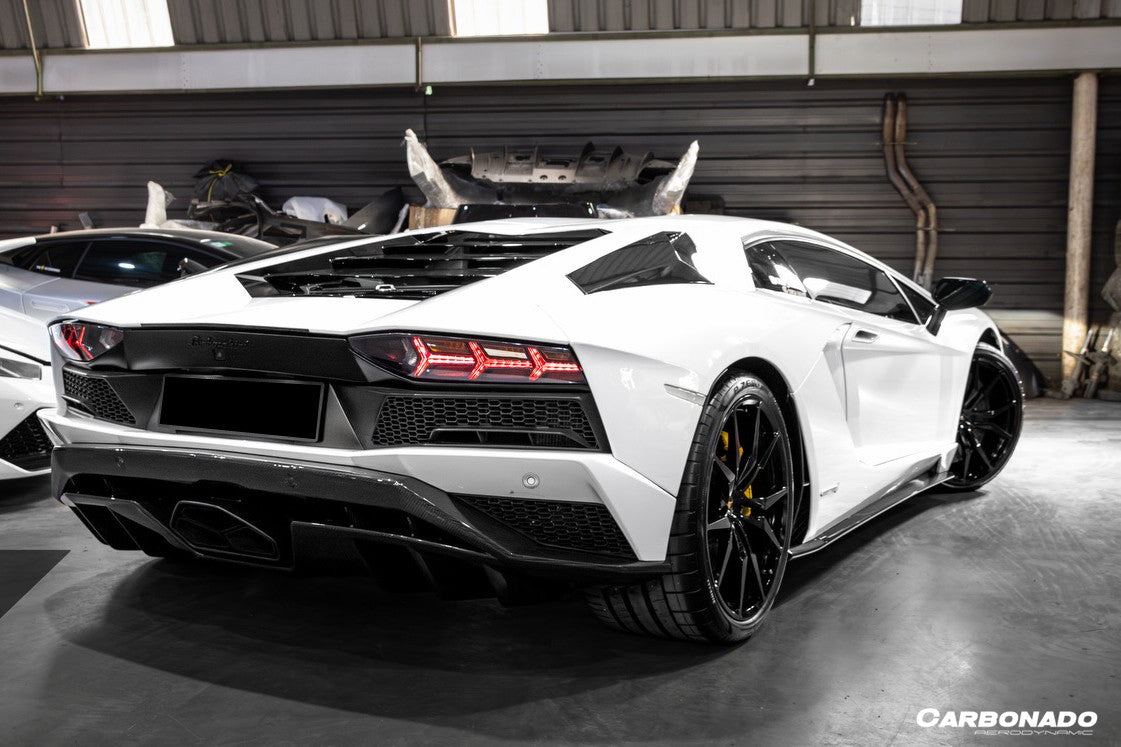 Carbonado Aero Autoclave Carbon Fiber Rear Side Scoops Carbonado Oem | 2017-2021 Lamborghini Aventador LP740 Coupe