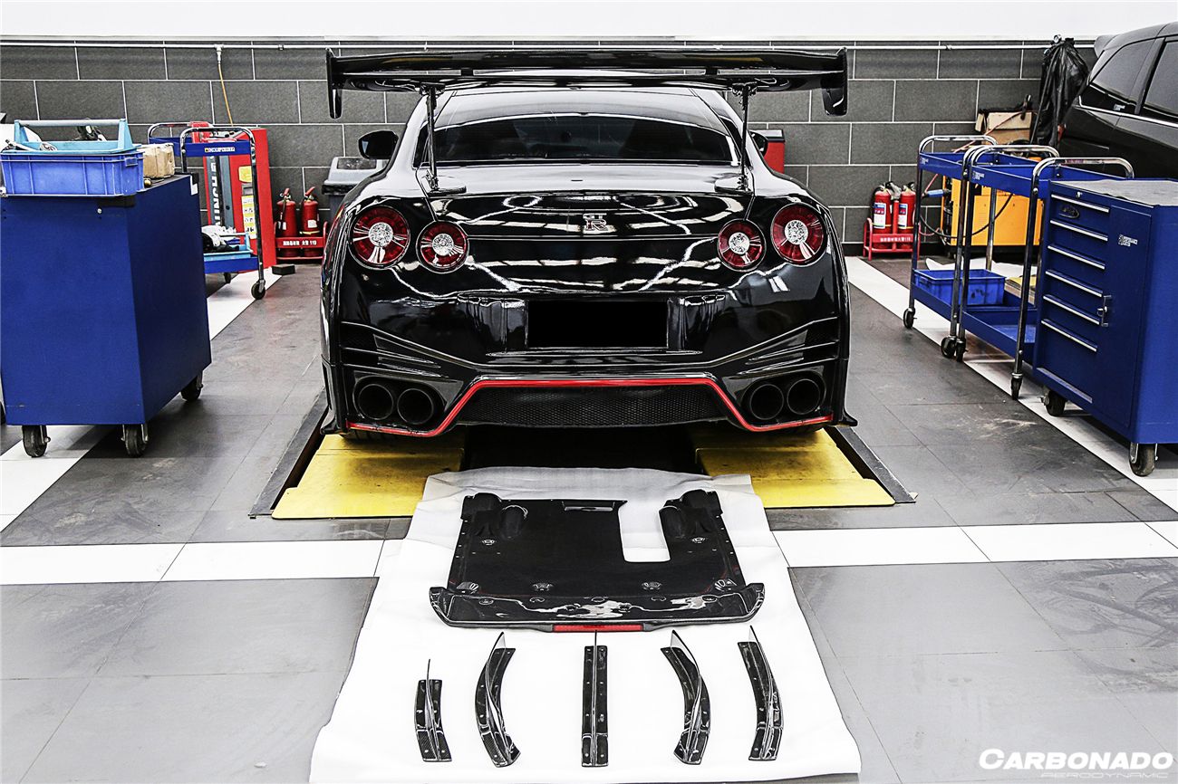 Carbonado 2012-2023 Nissan GTR R35 DBA & EBA NISMO Style Carbon Fiber Rear Diffuser With Canards & Break Light