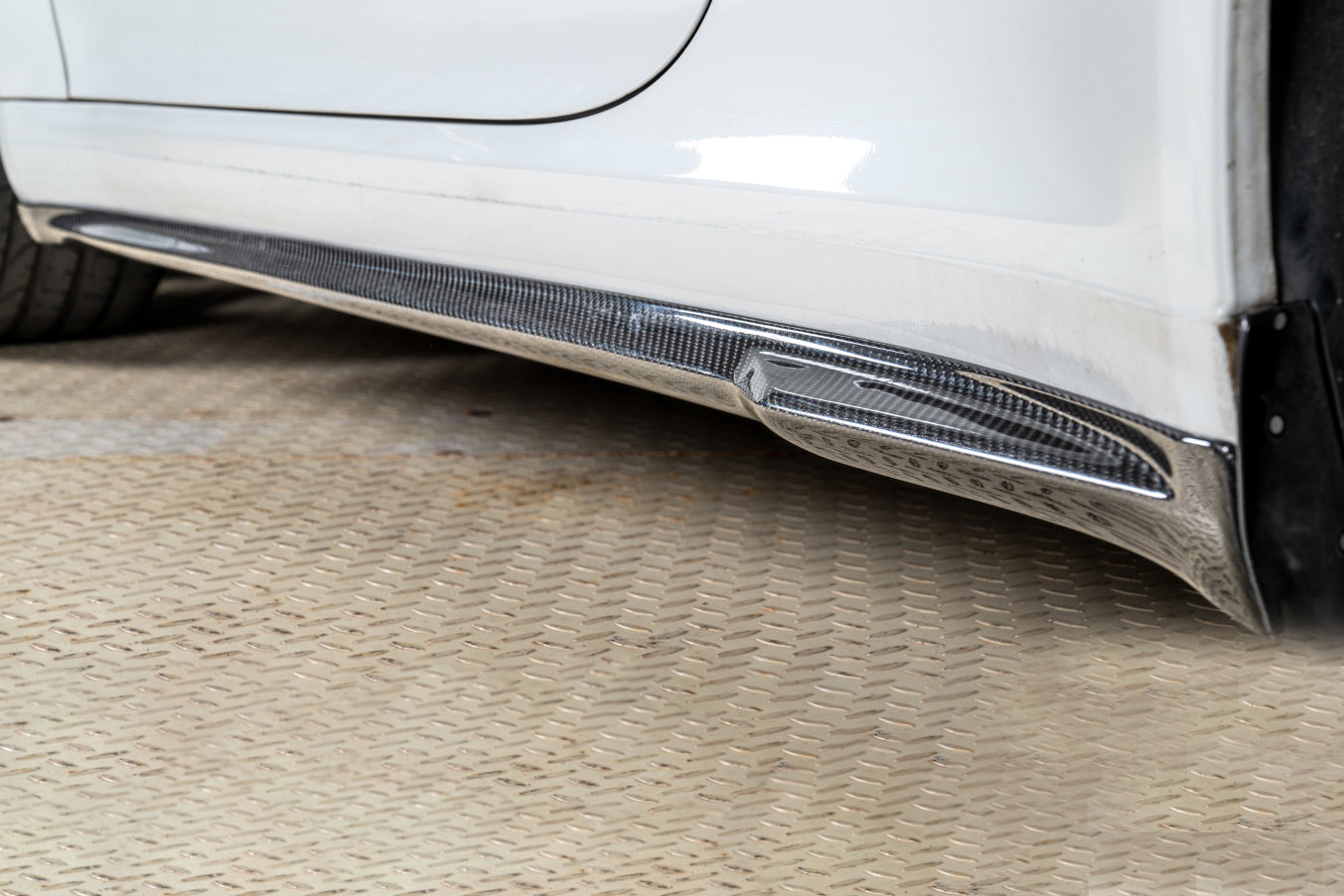 Carbonado 2016-2019 Porsche 911 991.2 Carrera S Turbo SD Style Dry Carbon Fiber Side Skirts