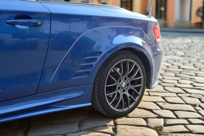 Carbonado 2008-2013 BMW E82 E88 1 Series 1M Style Auto Full Wide Body Kit