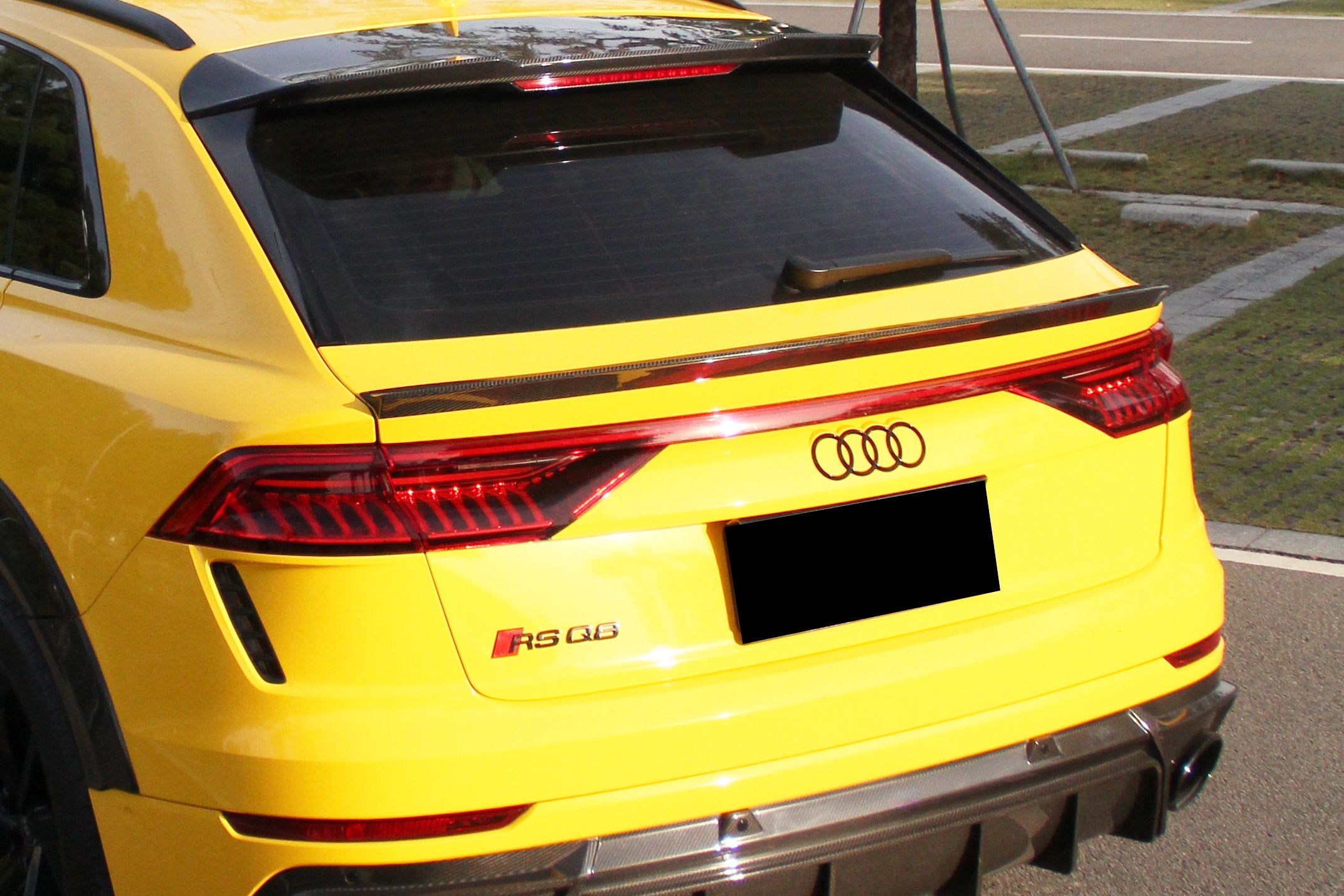 Carbonado 2019-2023 Audi Q8  SQ8  RSQ8 AD Style Dry Carbon Fiber Trunk Spoiler