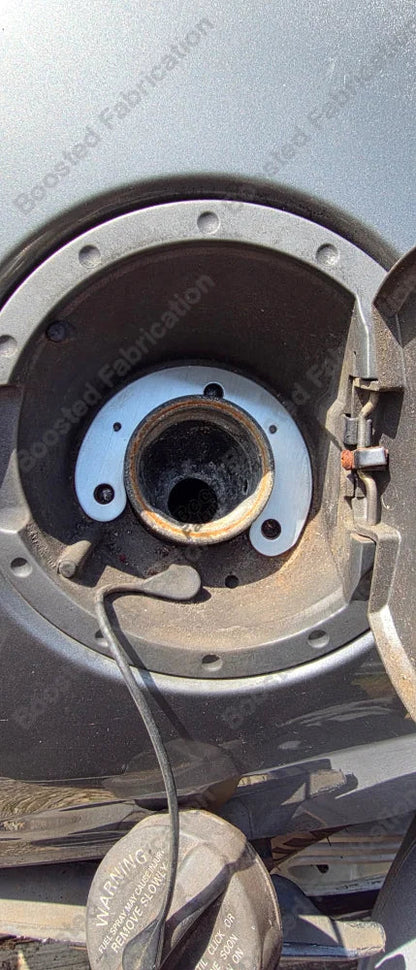 Embellecedor de puerta de combustible de acero inoxidable Eclipse 2000-2005 de Boosted Fabrication