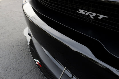 Divisor de viento delantero de fibra de carbono APR (Dodge Challenger Hellcat 2015-2023)