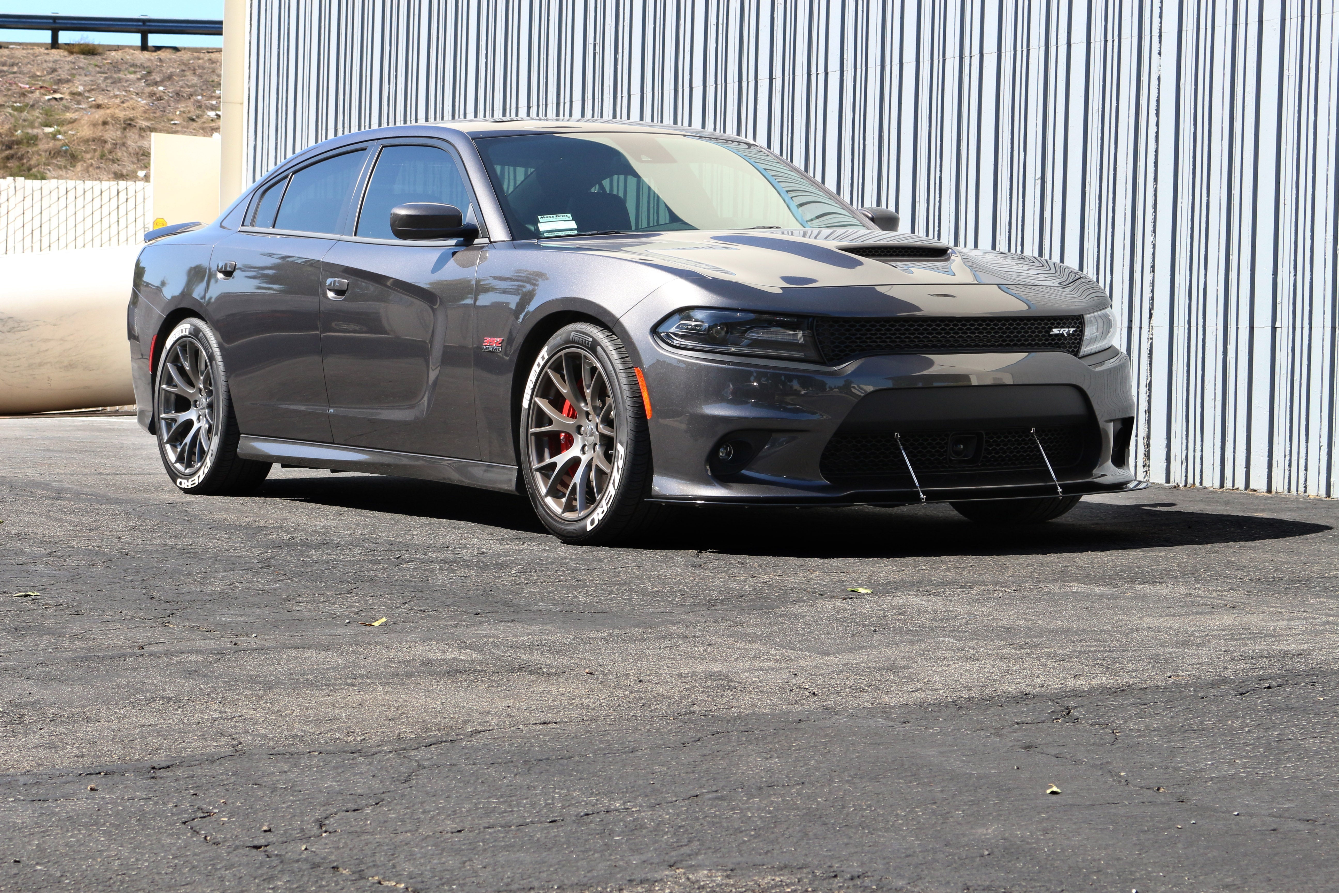 Divisor de viento delantero de fibra de carbono APR (Dodge Charger SRT-8/ Hellcat/ Scat Pack 2015-2019)
