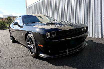 Divisor de viento delantero de fibra de carbono APR (Dodge Challenger Scat Pack/SRT 2015-2023)