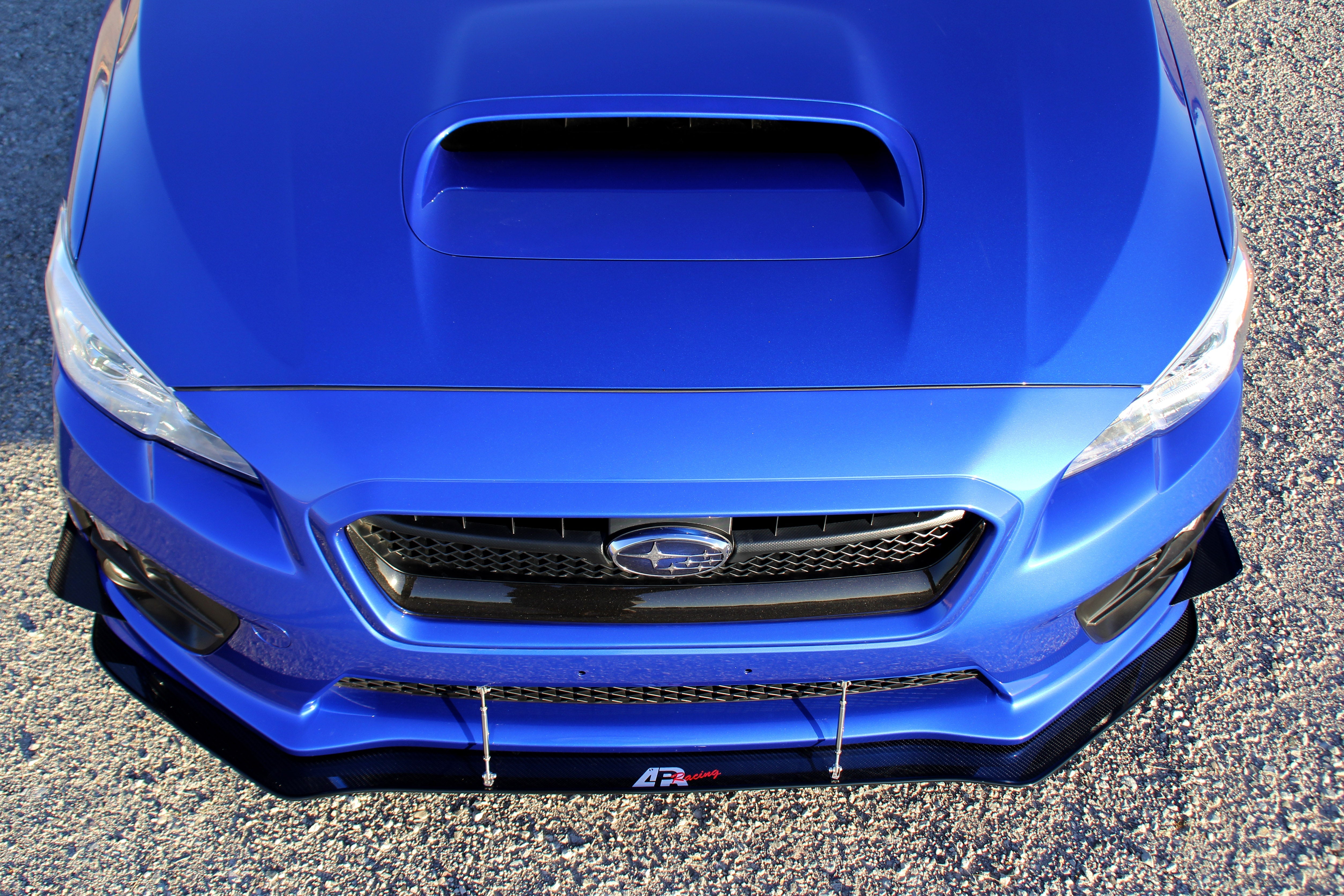 Divisor de viento de fibra de carbono APR con varillas (Subaru WRX 2015-2017) 