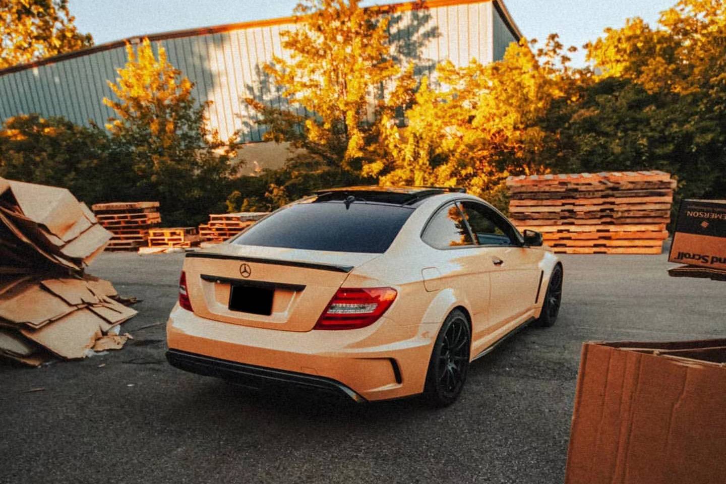 Carbonado 2012-2014 Mercedes Benz W204 C63 AMG Coupe BKSS Style Wide Full Body Kit