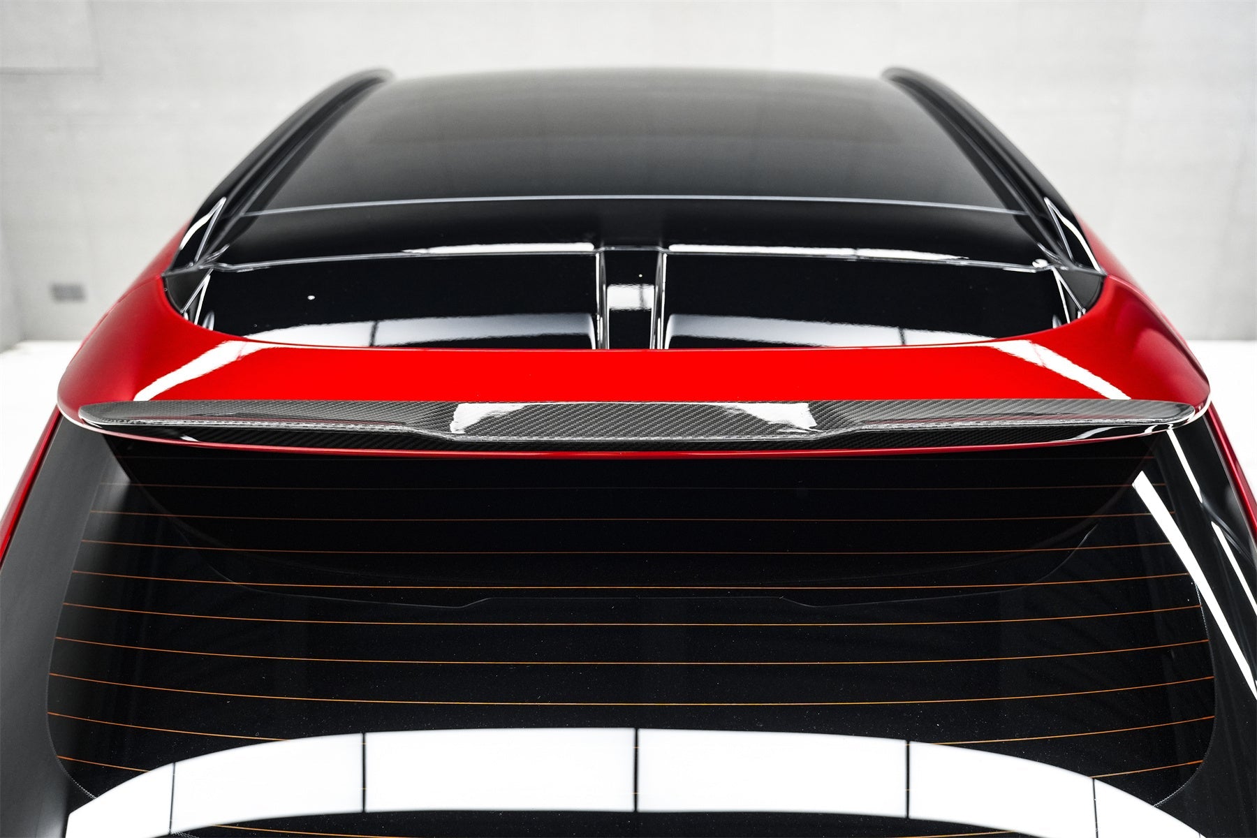 Carbonado 2021-2024 Aston Martin DBX 707 Style Dry Carbon Fiber Roof Spoiler