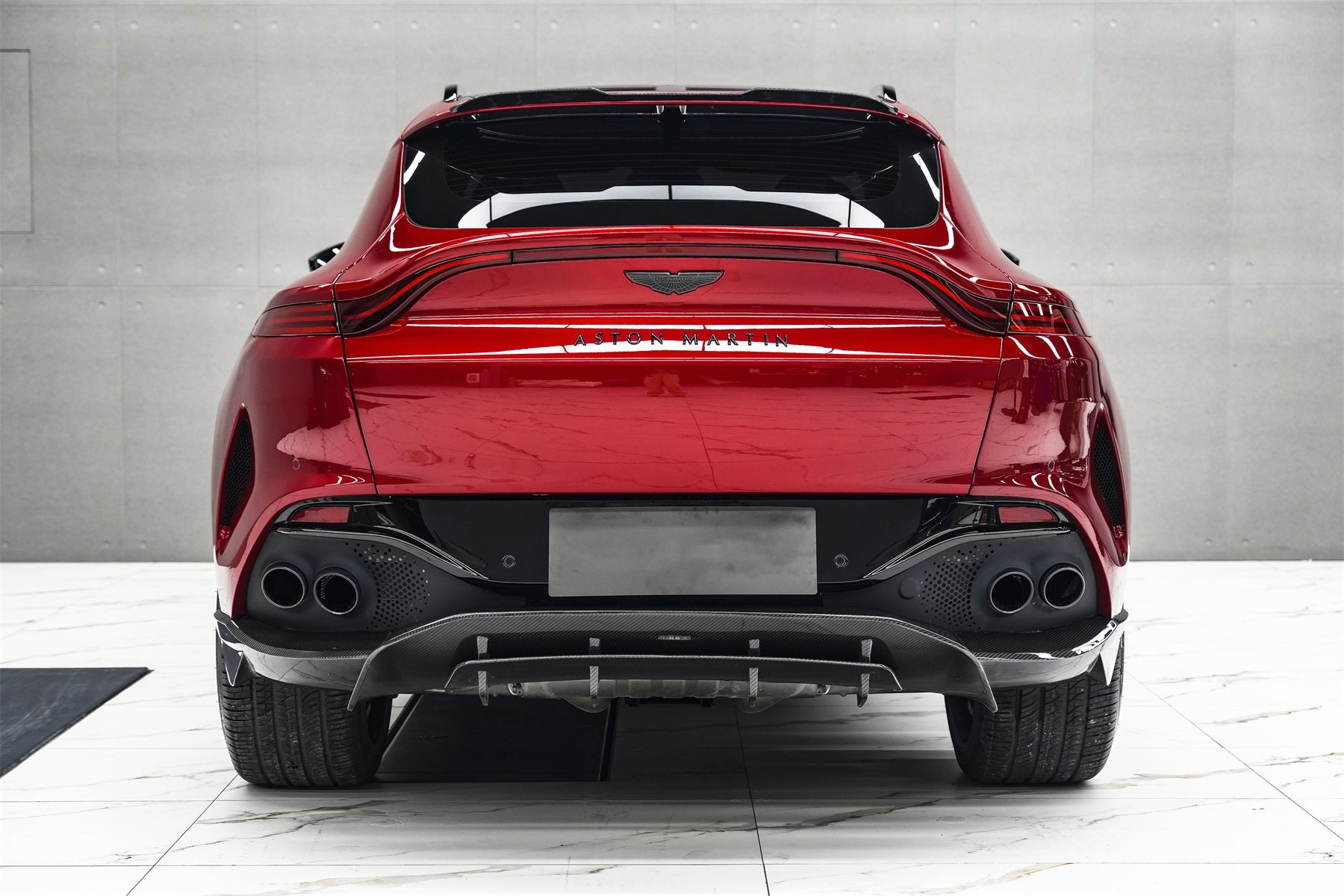 Carbonado 2021-2024 Aston Martin DBX 707 Style Dry Carbon Fiber Rear Bumper with  Exhaust tips