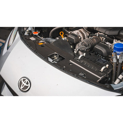 Placa de refrigeración de fibra de carbono APR para radiador (Toyota GR86/Subaru BRZ 2022-2024)