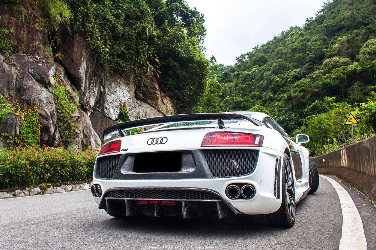 Carbonado 2006-2015 Audi R8 V8 V10 Coupe Spyder DPGT Style Rear Bumper With Exhaust Tips