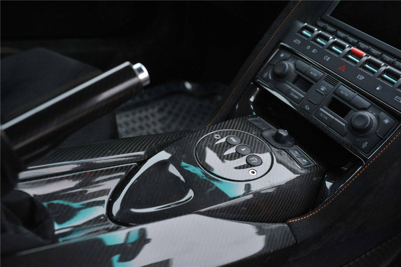 Carbonado 2004-2014 Lamborghini Gallardo OEM Style Carbon Fiber Center Console
