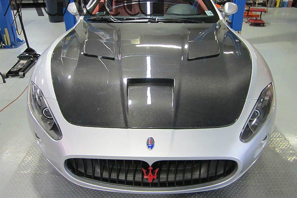 Carbonado 2008-2017 Maserati GranTurismo DC Style Carbon Fiber Hood