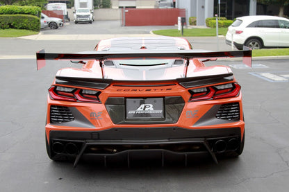 Respaldo de matrícula de fibra de carbono APR (Chevrolet Corvette C8 2020+)