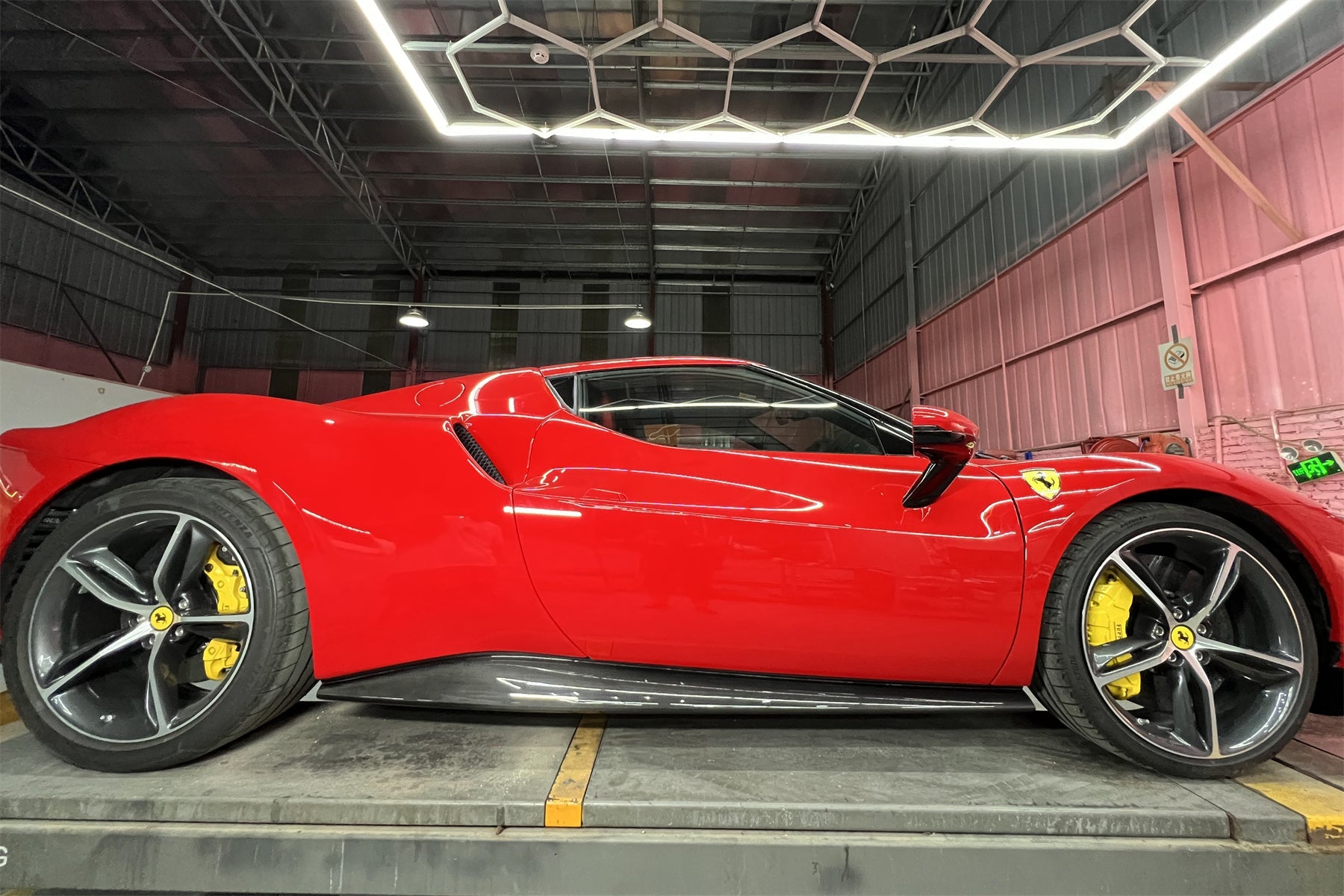Faldones laterales de fibra de carbono seca estilo OEM para Ferrari 296 GTB Carbonado 2022-UP