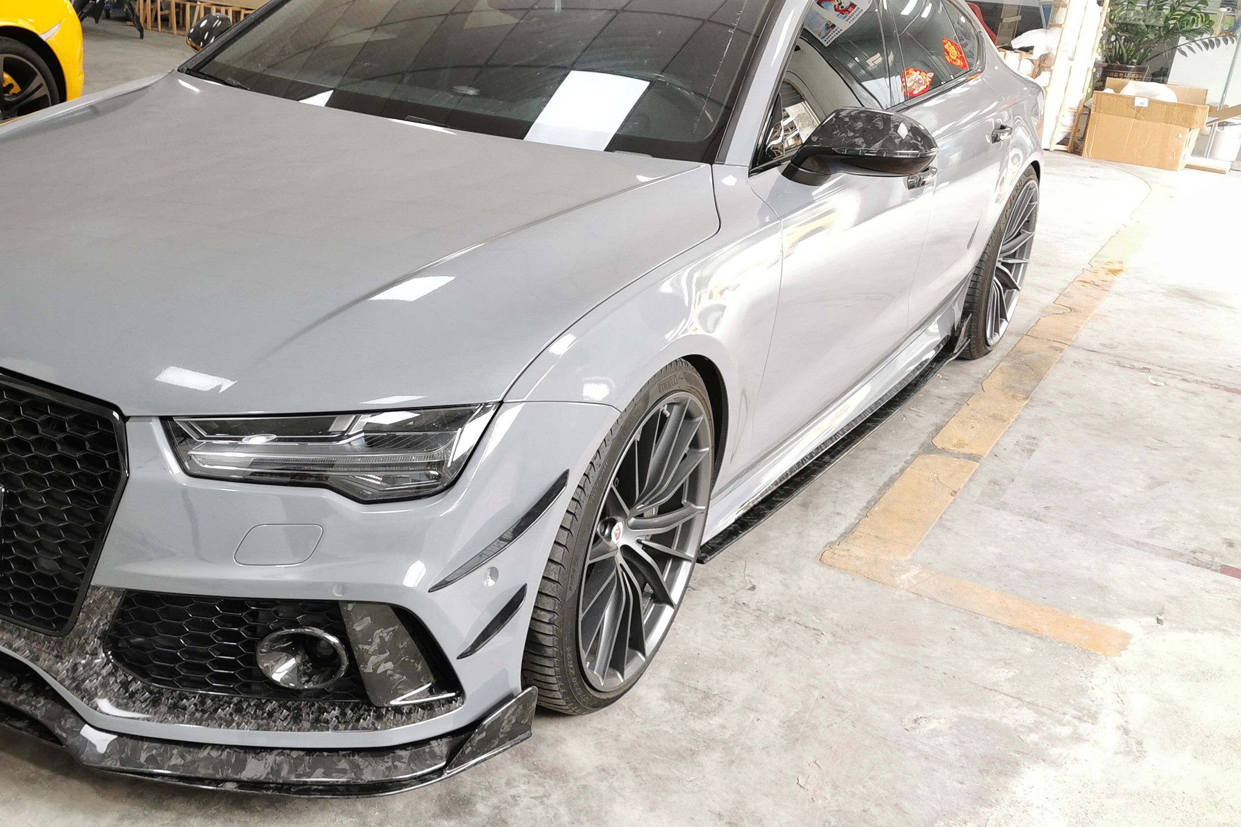 Carbonado 2016-2019 Audi RS7 MAN Style Dry Carbon Fiber Side Skirts