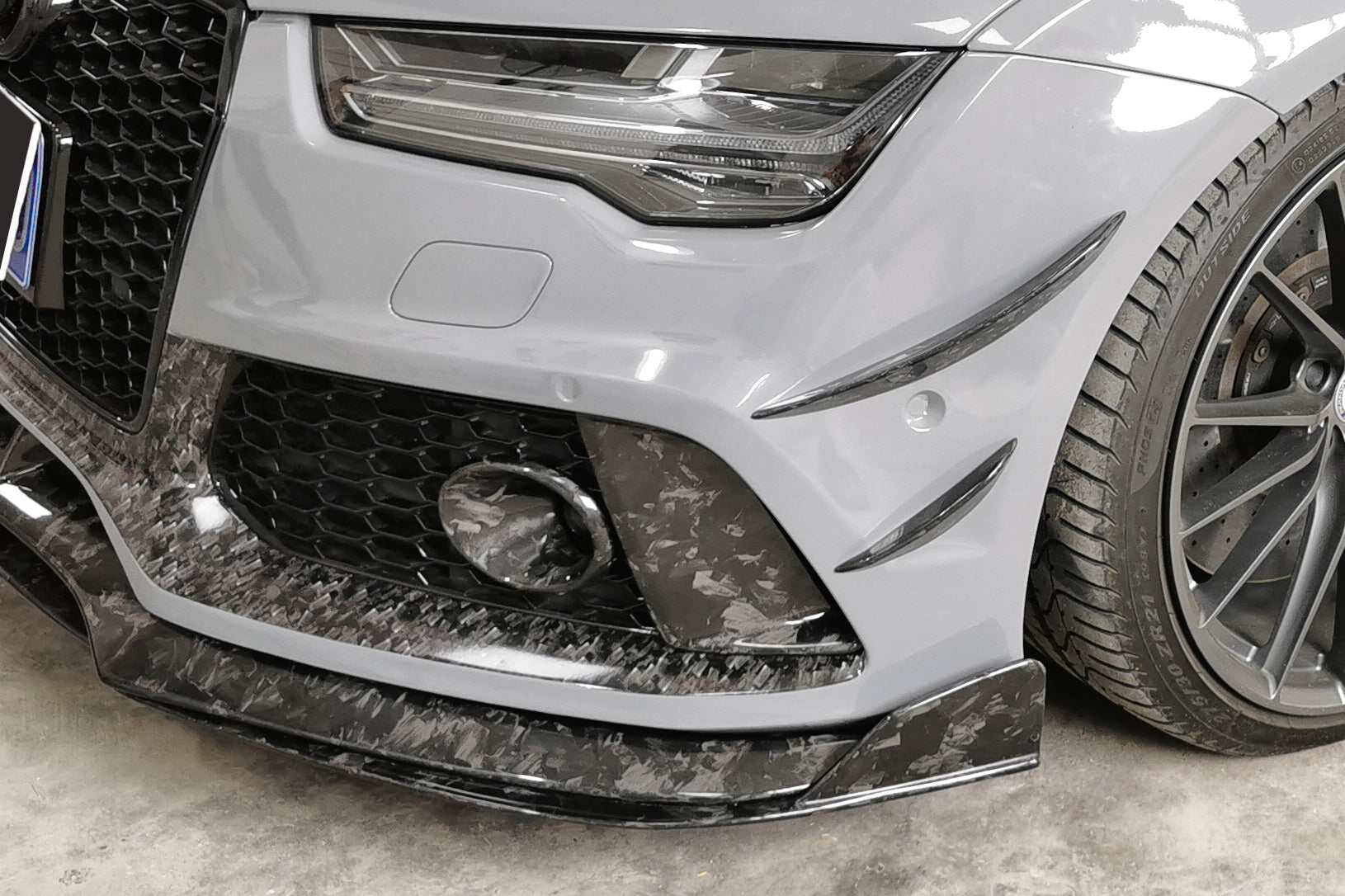 Carbonado 2016-2019 Audi RS7 MAN Style Dry Carbon Fiber Trunk Front Bumper Vent Caps