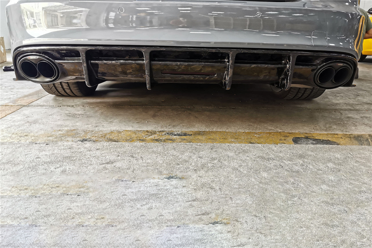 Carbonado 2016-2019 Audi RS7 MAN Style Dry Carbon Fiber Rear Diffuser