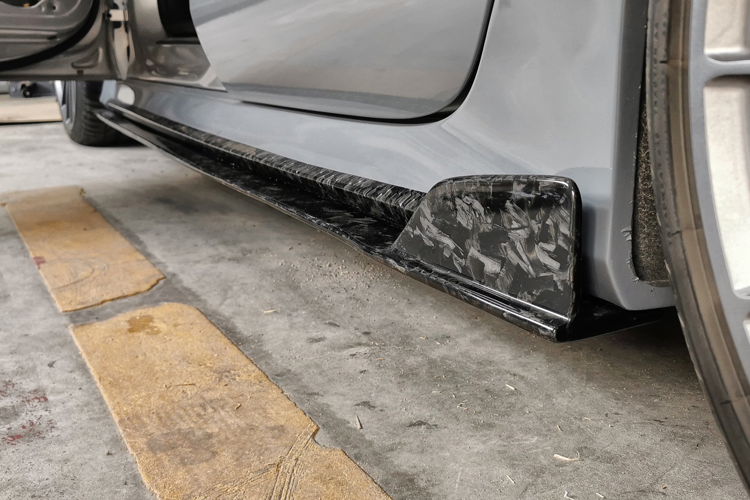 Carbonado 2016-2019 Audi RS7 MAN Style Dry Carbon Fiber Side Skirts
