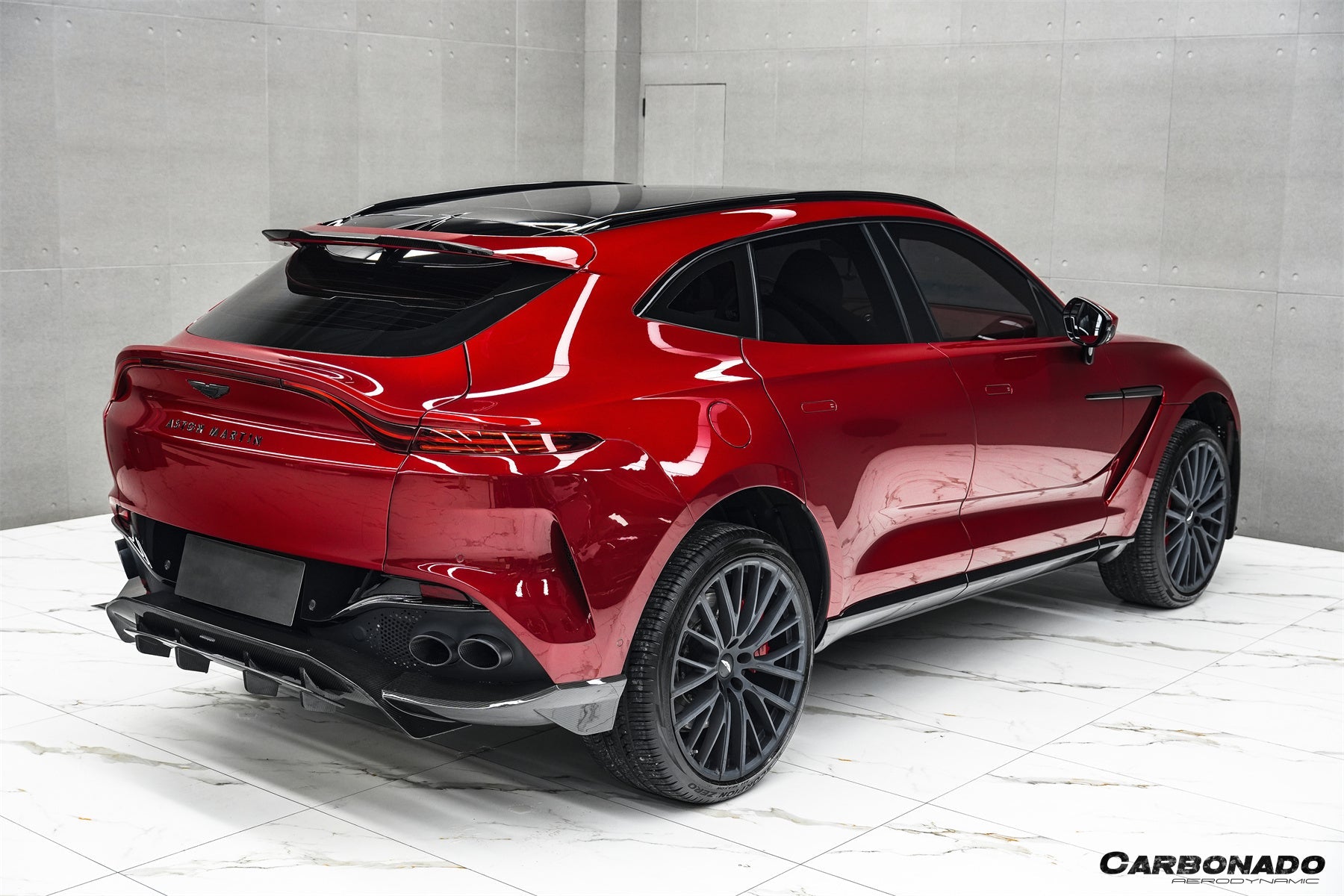 Carbonado 2021-2024 Aston Martin DBX 707 Style Dry Carbon Fiber Roof Spoiler