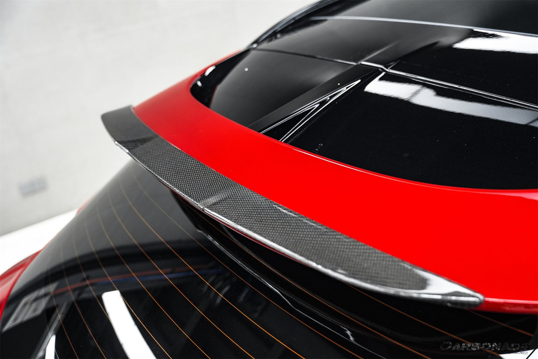 Carbonado 2021-2024 Aston Martin DBX 707 Style Dry Carbon Fiber Roof Spoiler
