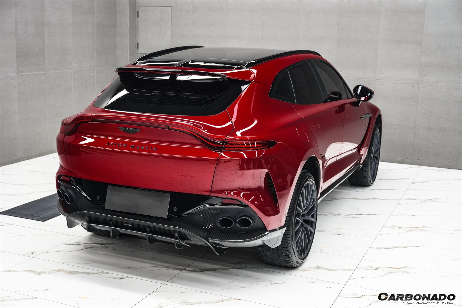 Carbonado 2021-2024 Aston Martin DBX 707 Style Dry Carbon Fiber Roof Spoiler