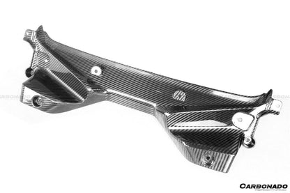 Interior del compartimento del motor de fibra de carbono seco del Maserati MC20 Carbonado 2020-2024