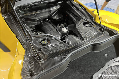 Interior del compartimento del motor de fibra de carbono seco del Maserati MC20 Carbonado 2020-2024