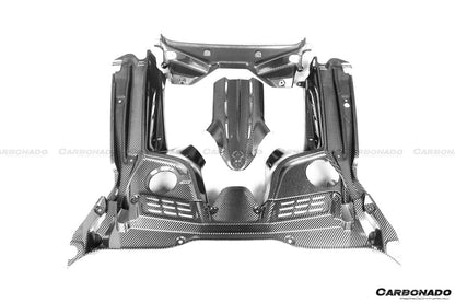 Interior del compartimento del motor de fibra de carbono seco del Maserati MC20 Carbonado 2020-2024