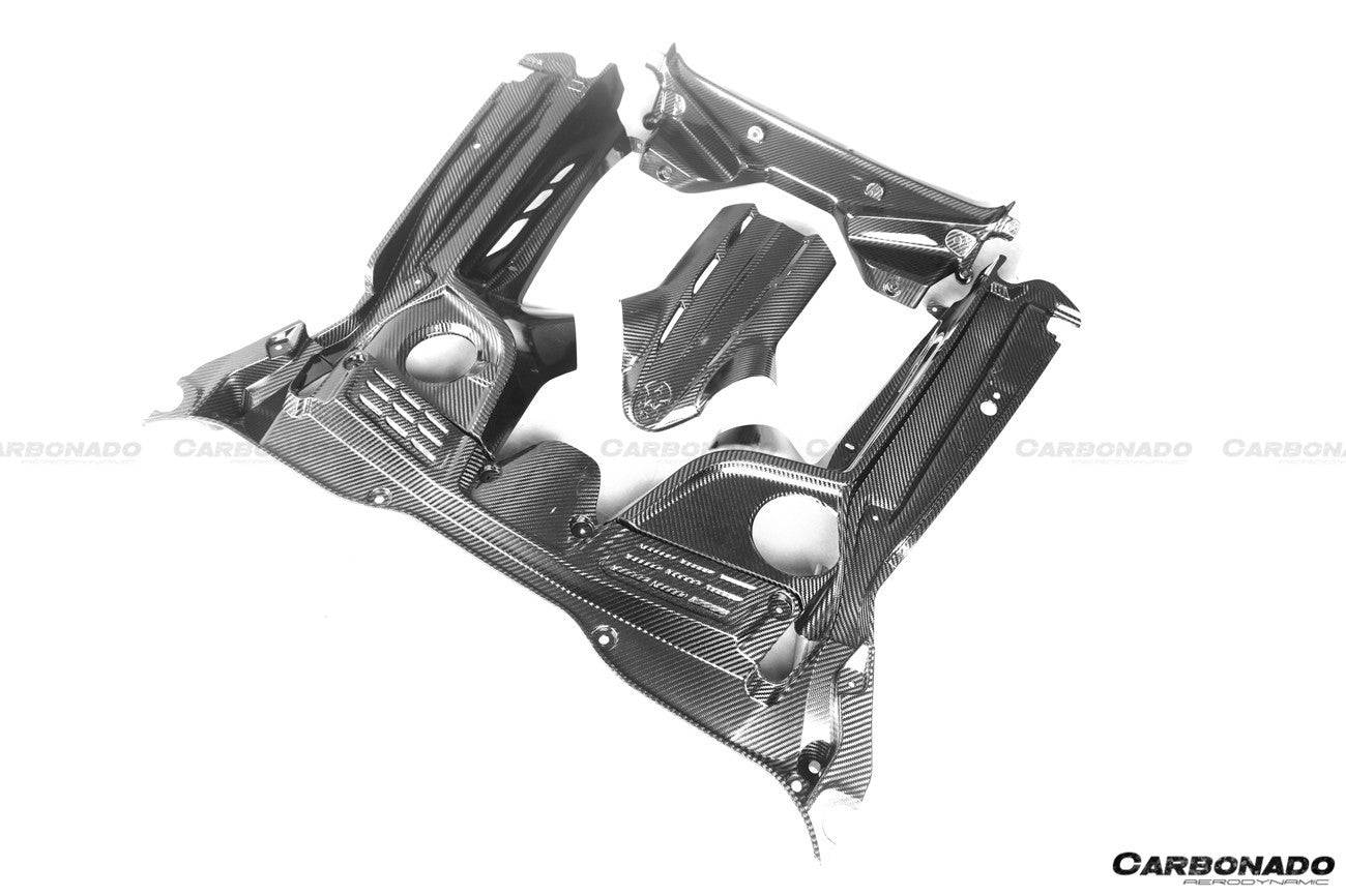 Interior del compartimento del motor de fibra de carbono seco del Maserati MC20 Carbonado 2020-2024