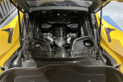Interior del compartimento del motor de fibra de carbono seco del Maserati MC20 Carbonado 2020-2024