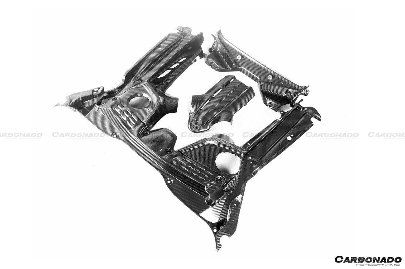 Interior del compartimento del motor de fibra de carbono seco del Maserati MC20 Carbonado 2020-2024