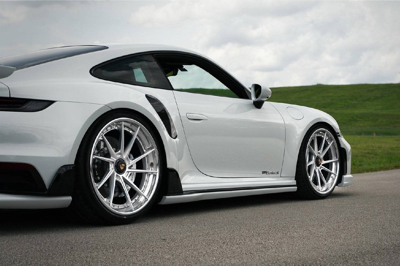Faldones laterales de fibra de carbono seca estilo Porsche 911 992 TurboS TA Carbonado 2020-2023