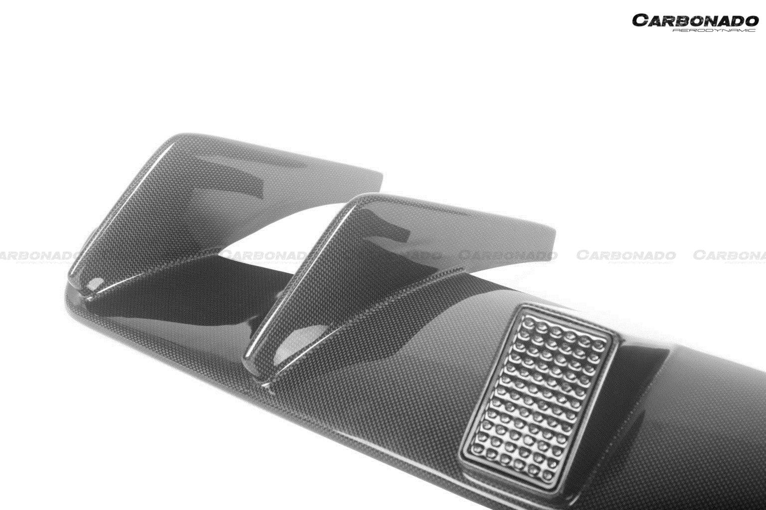 Carbonado 2017-2026 Ferrari 812 Superfast MSY Style DRY Carbon Fiber Rear Diffuser with Light