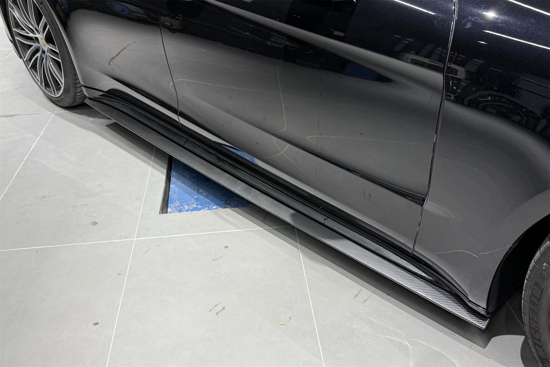 Carbonado 2024-2025 Porsche Panamera 976 OD Style Dry Carbon Fiber Side Skirts