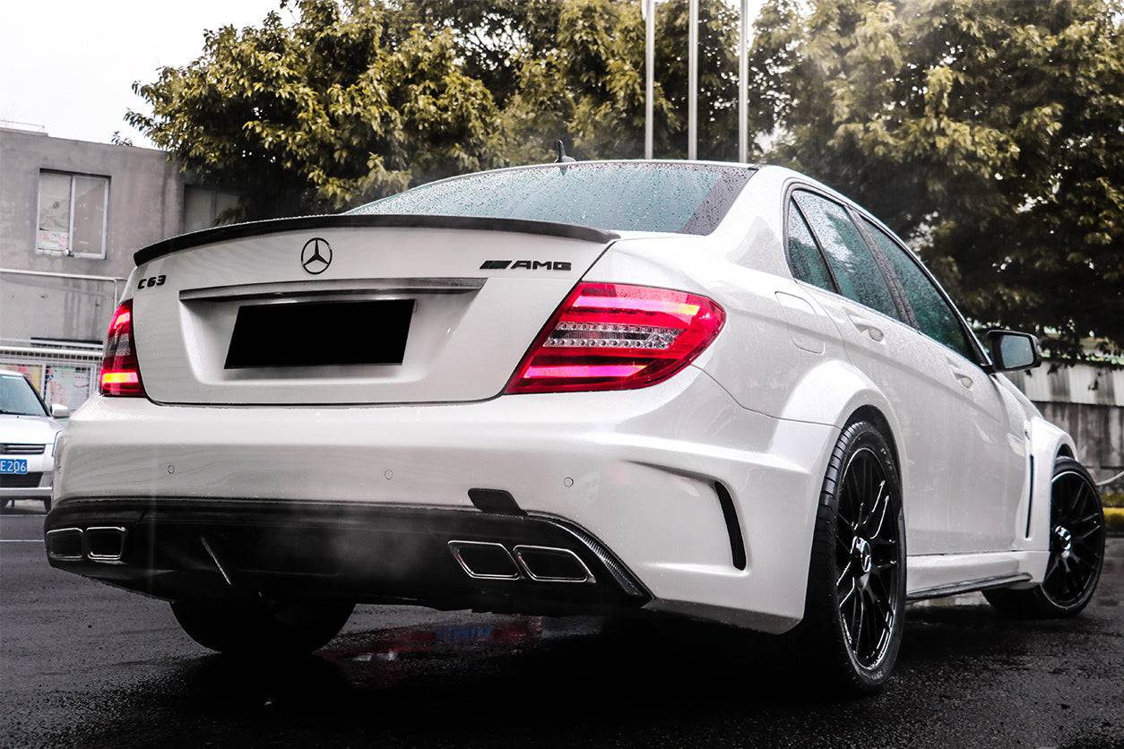 Carbonado 2012-2014 Mercedes Benz W204 C63 AMG Sedan BKSS Style Wide Full Body Kit