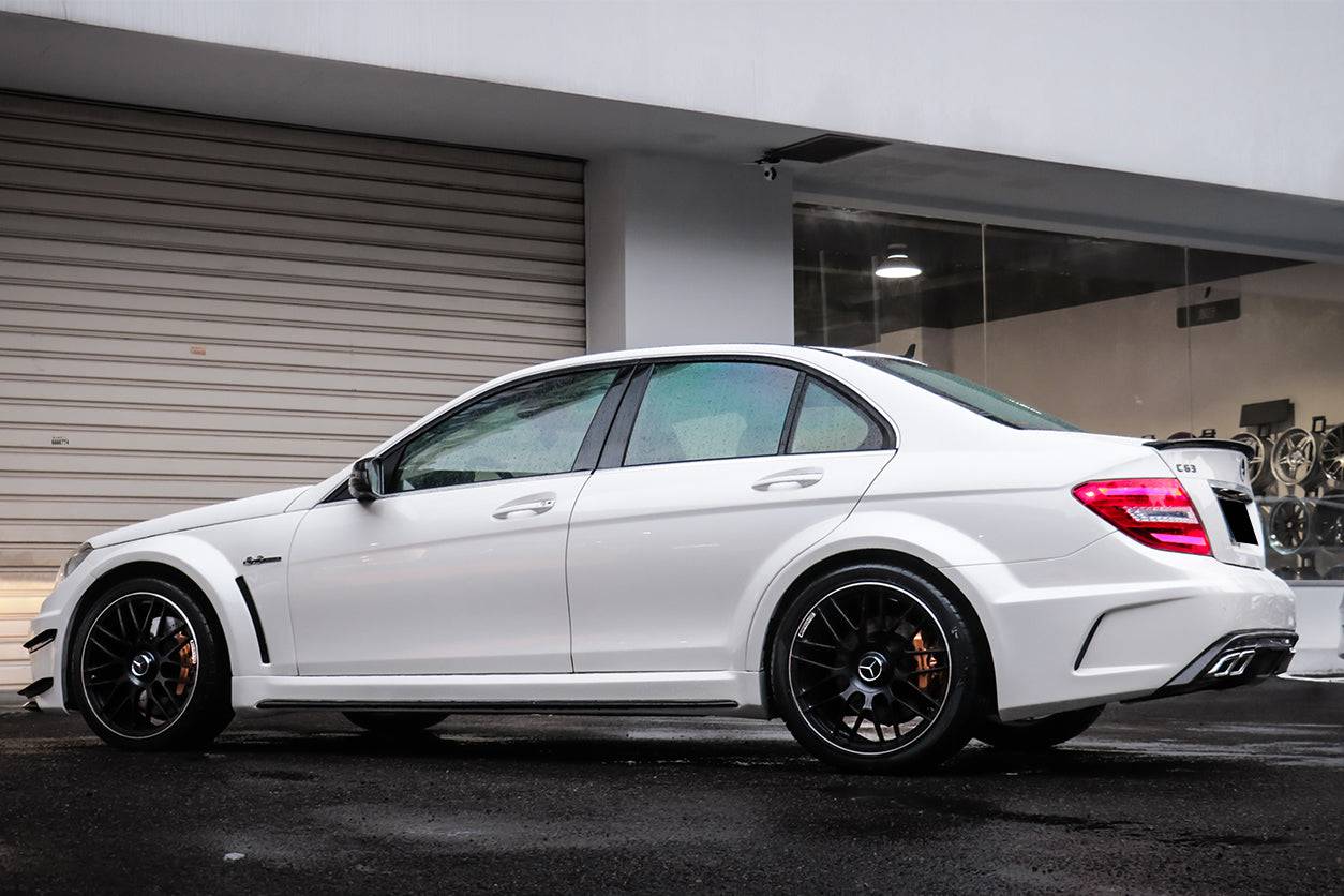 Carbonado 2012-2014 Mercedes Benz W204 C63 AMG Sedan BKSS Style Wide Full Body Kit
