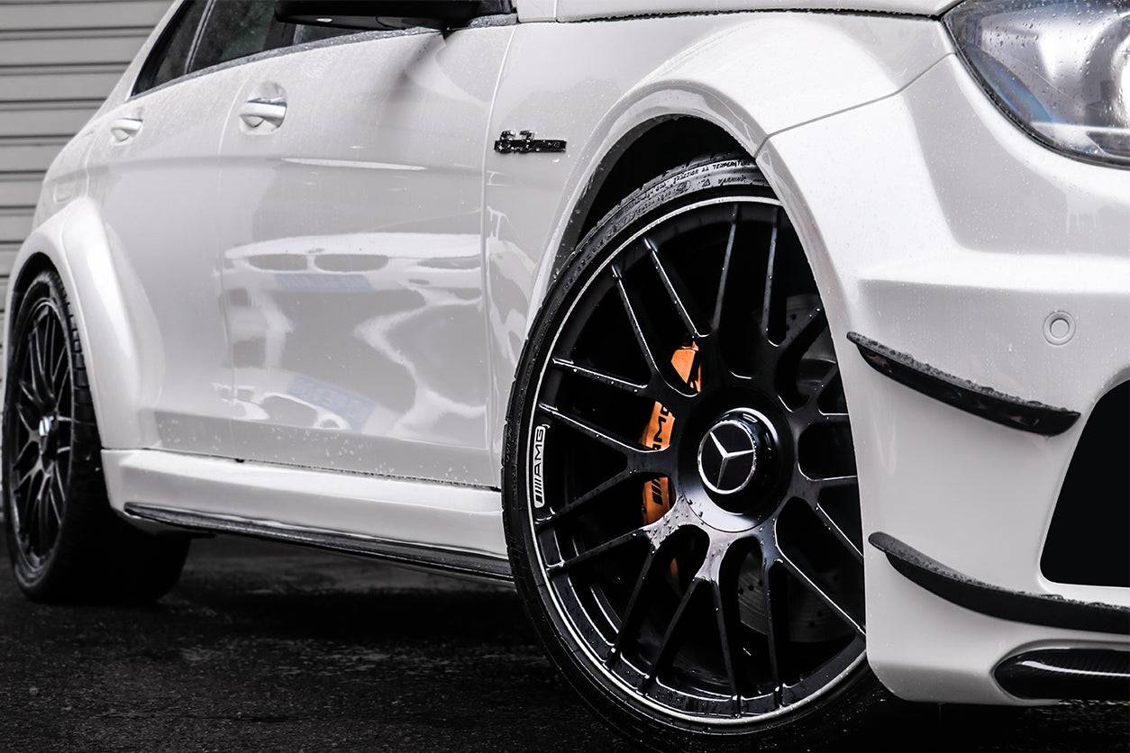 Carbonado 2012-2014 Mercedes Benz W204 C63 AMG Sedan BKSS Style Wide Full Body Kit