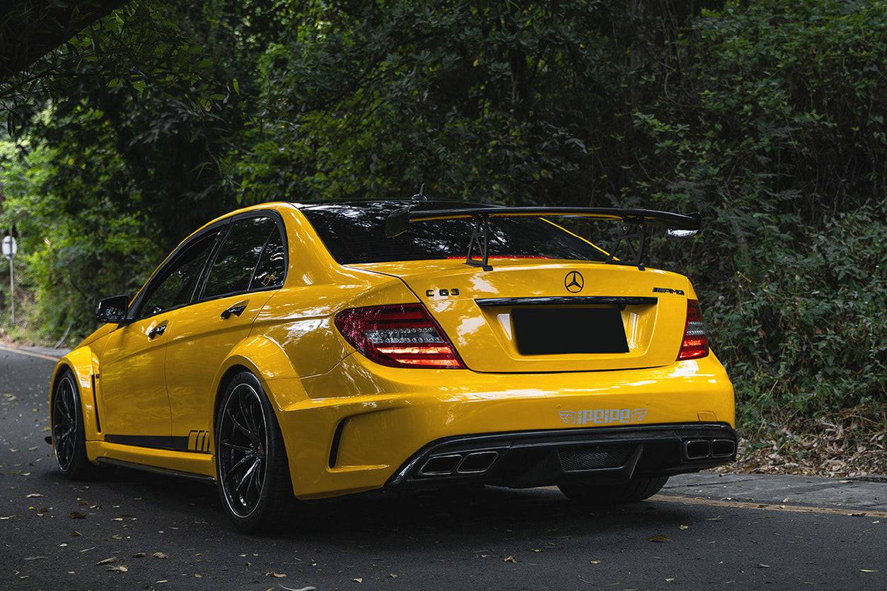 Carbonado 2012-2014 Mercedes Benz W204 C63 AMG Sedan BKSS Style Wide Full Body Kit