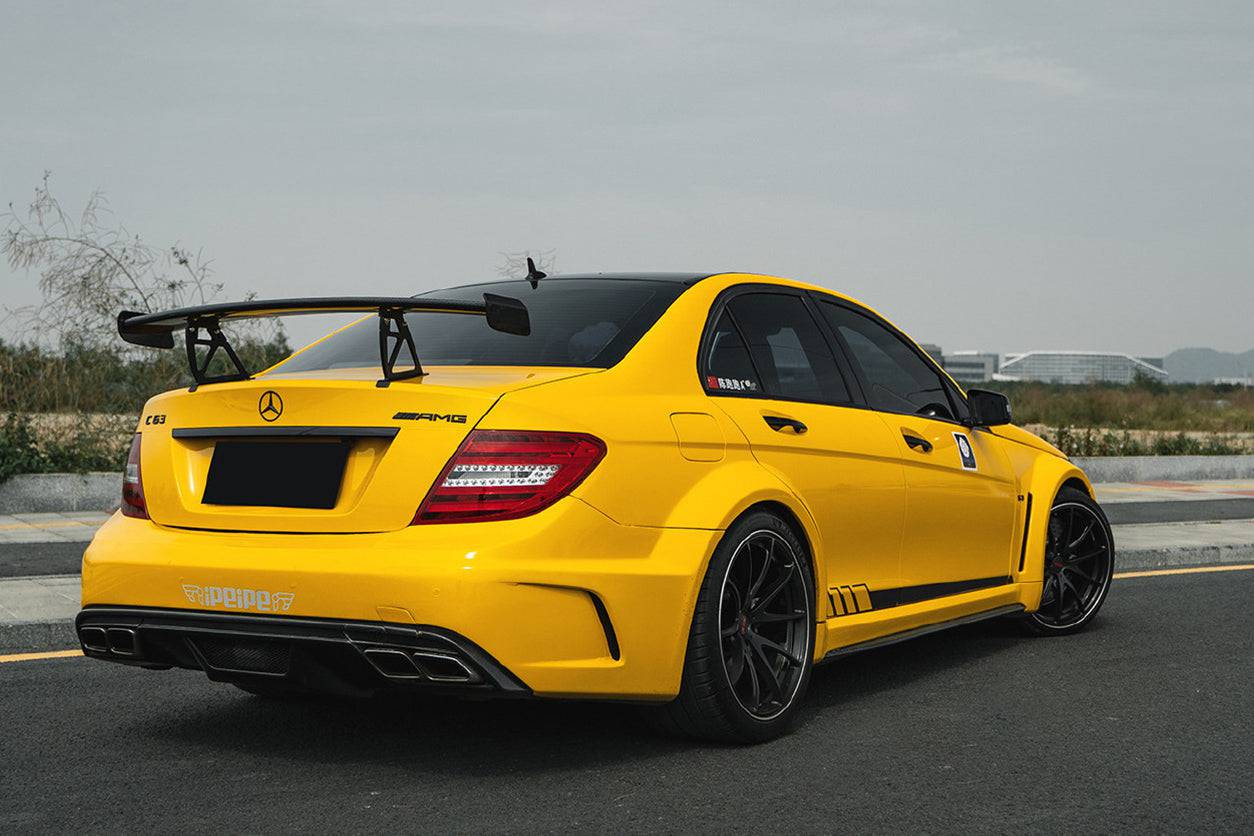 Carbonado 2012-2014 Mercedes Benz W204 C63 AMG Sedan BKSS Style Wide Full Body Kit