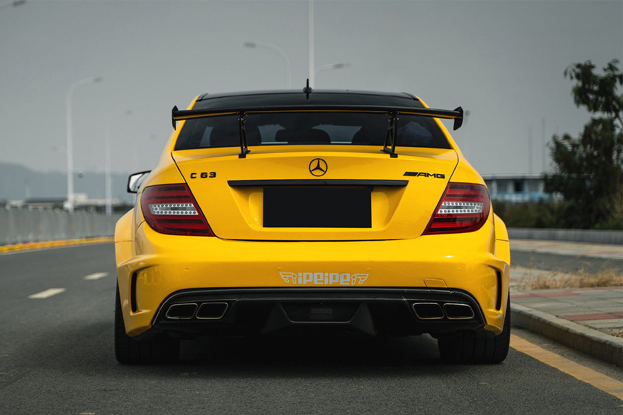 Carbonado 2012-2014 Mercedes Benz W204 C63 AMG Sedan BKSS Style Wide Full Body Kit