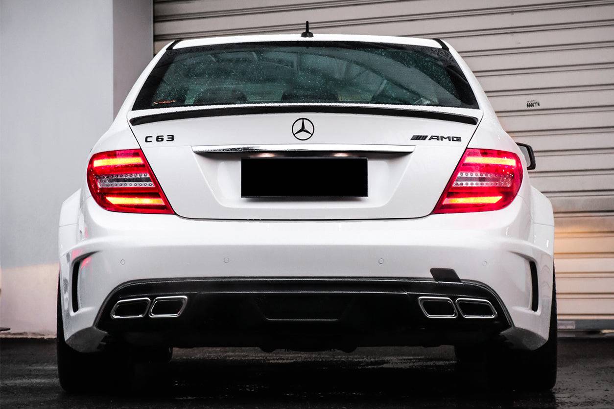 Carbonado 2012-2014 Mercedes Benz W204 C63 AMG Sedan BKSS Style Wide Full Body Kit