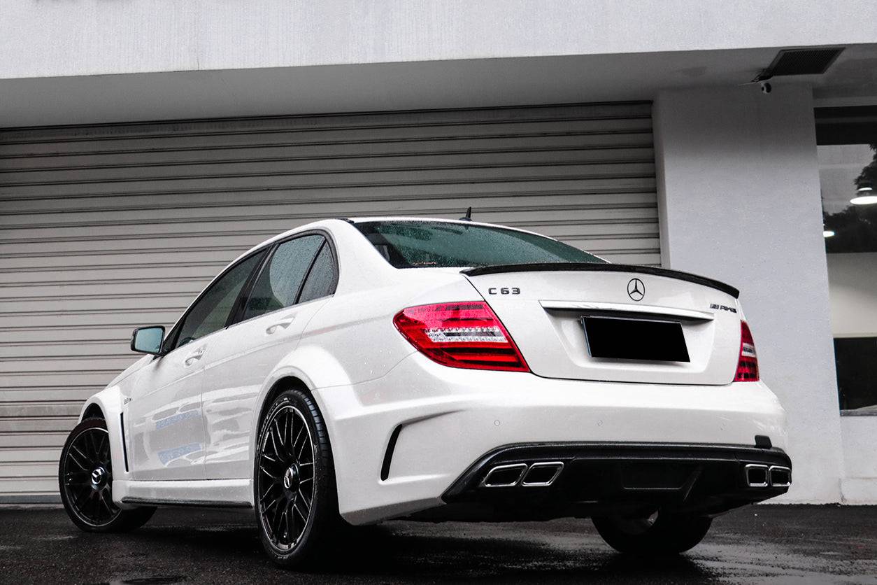 Carbonado 2012-2014 Mercedes Benz W204 C63 AMG Sedan BKSS Style Wide Full Body Kit