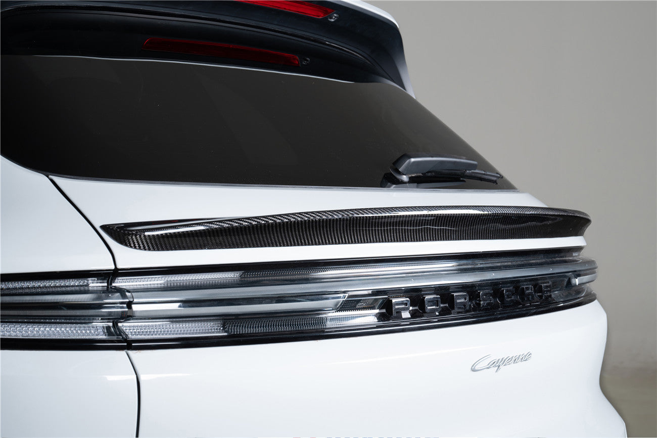 Carbonado 2018-2025 Porsche 9Y0 9YA Cayenne S    GTS    E-Hybrid TKT Style Carbon Fiber Trunk Spoiler