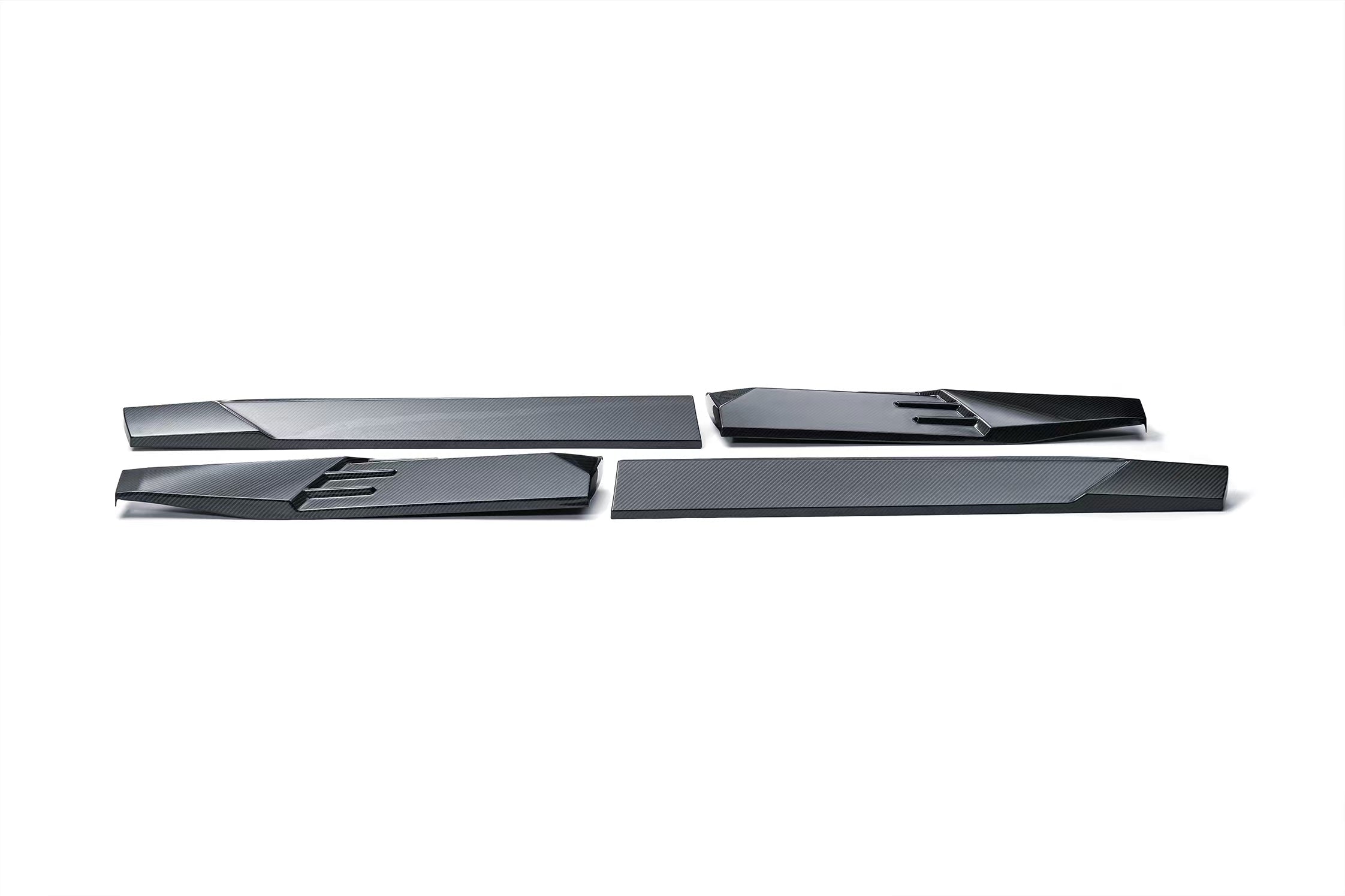 Carbonado 2023-2025 BMW XM G09 LD Style Dry Carbon Fiber Side Skirts With Under Board