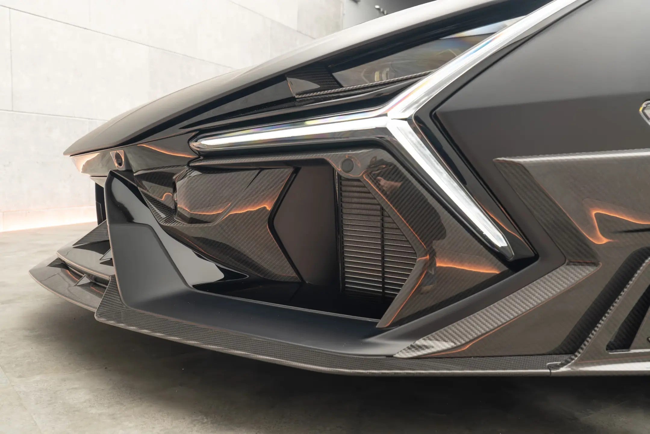 Carbonado OE Style Autoclave Fibra de Carbono Parachoques Delanteros Vant Canards | 2024-UP Lamborghini Revuelto