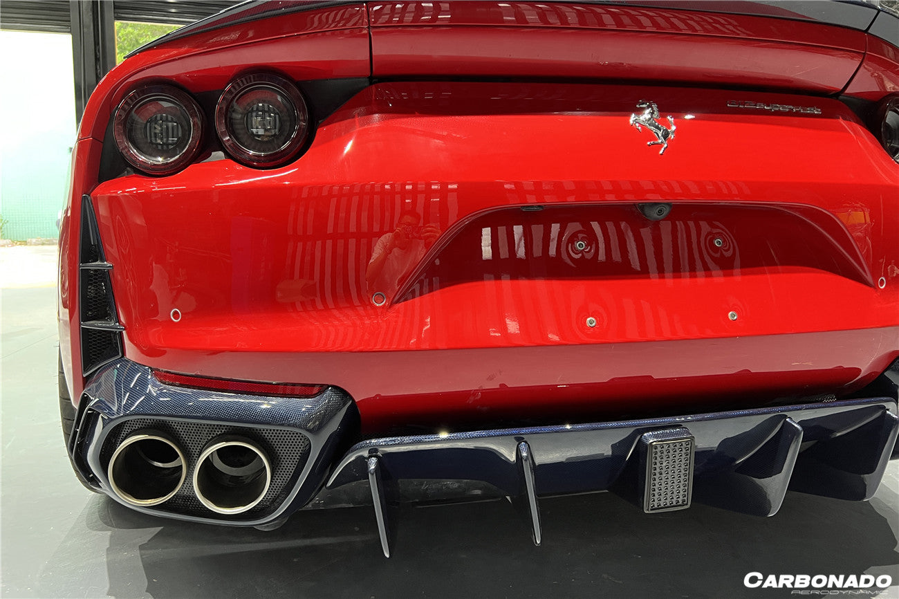 Carbonado 2017-2026 Ferrari 812 Superfast MSY Style DRY Carbon Fiber Rear Diffuser with Light