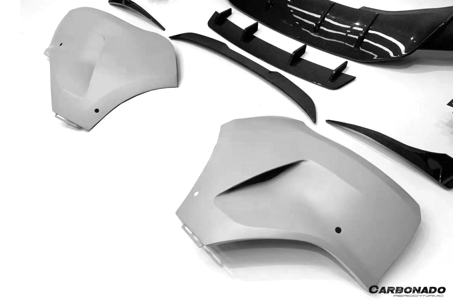 Carbonado 2021-2024 Aston Martin DBX 707 Style Dry Carbon Fiber Rear Bumper with  Exhaust tips