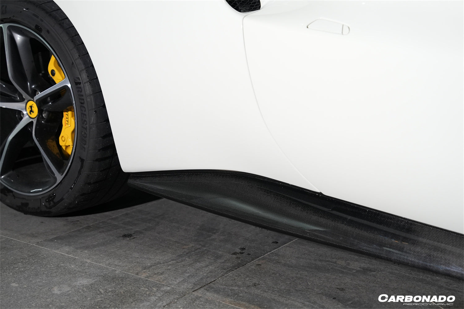 Faldones laterales de fibra de carbono seca estilo OEM para Ferrari 296 GTB Carbonado 2022-UP