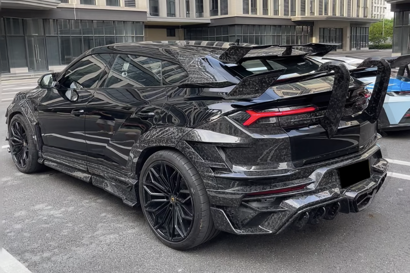 2025-UP Lamborghini URUS SE MSY Style Autoclave Carbon Fiber C Pillar Ornament (DRYCFURUSSE-MIW-MSY-CPO)